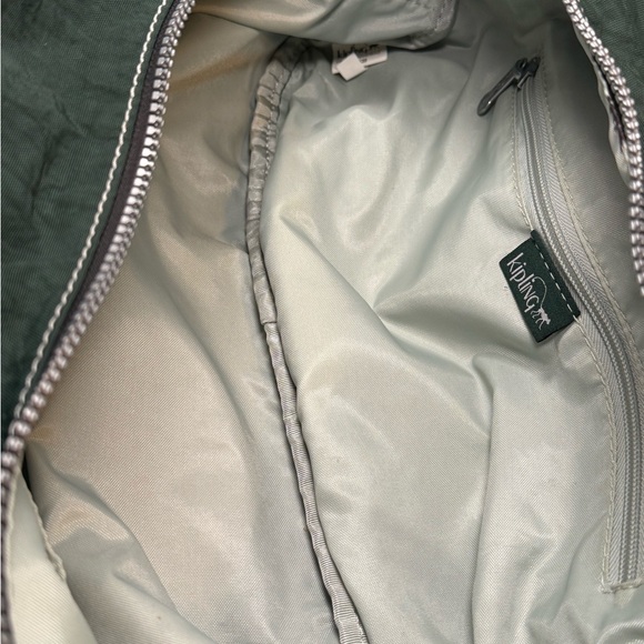 Kipling Hand Bag with 3 large pockets Color Green - Picture 8 of 9